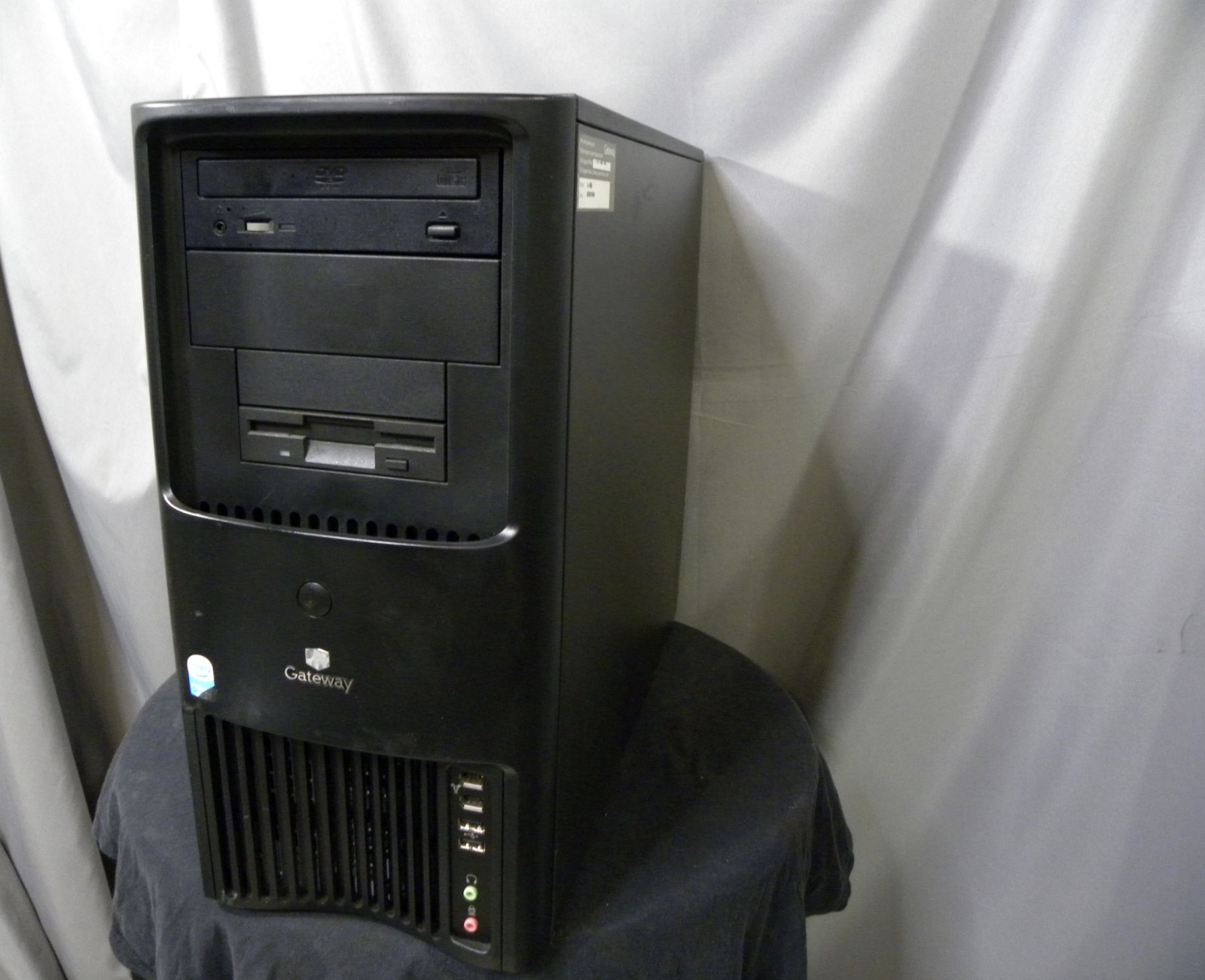 Gateway E-6500 Desktop Intel Pentium 4 D Dual Core 3.0GHZ 4GB SDRAM 320GB HD XP