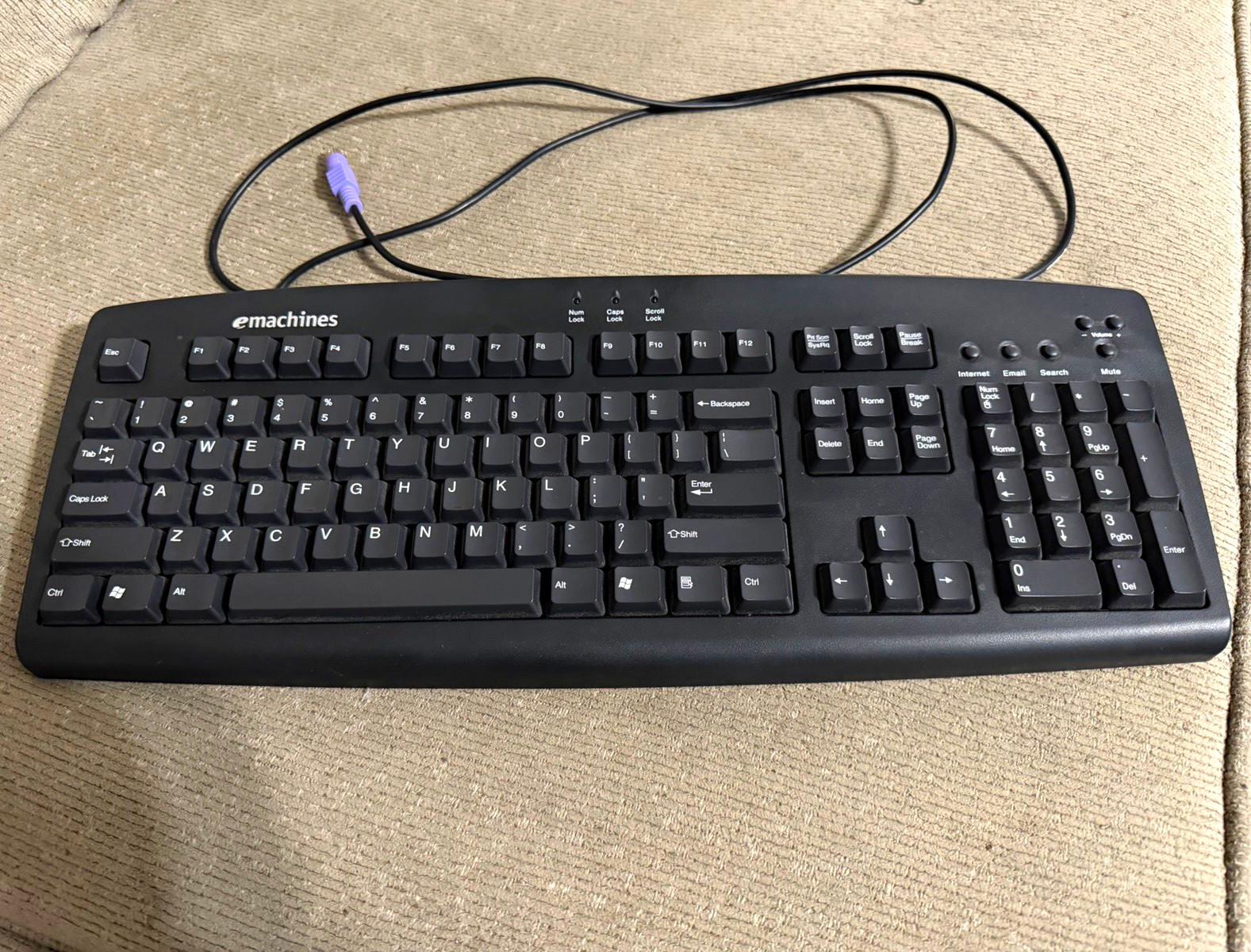 eMachines 5143 Wired PS/2 Multimedia Keyboard English QWERTY Black