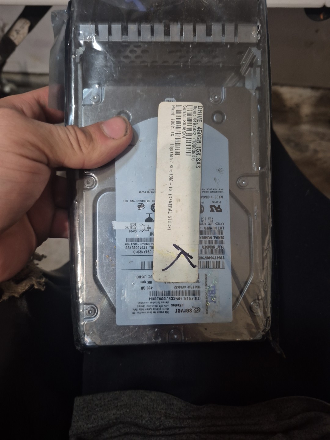IBM 44V4432 - 450GB 15K Rpm SAS Disk Drive 3.5" with Tray (New?)