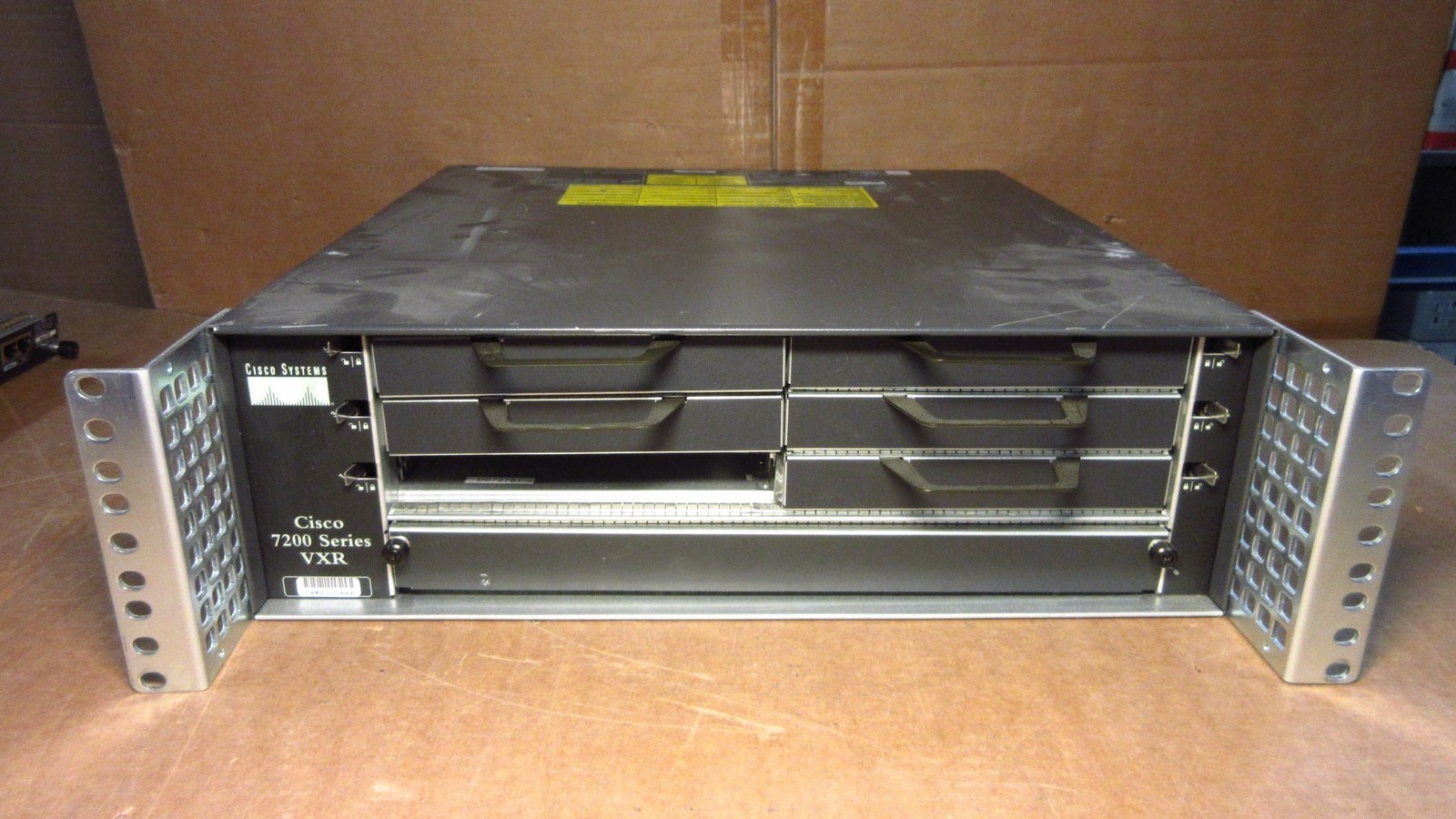 Cisco 7206VXR Router Chassis Chassis - CISCO7206VXR - EXCL MODULES / PSU