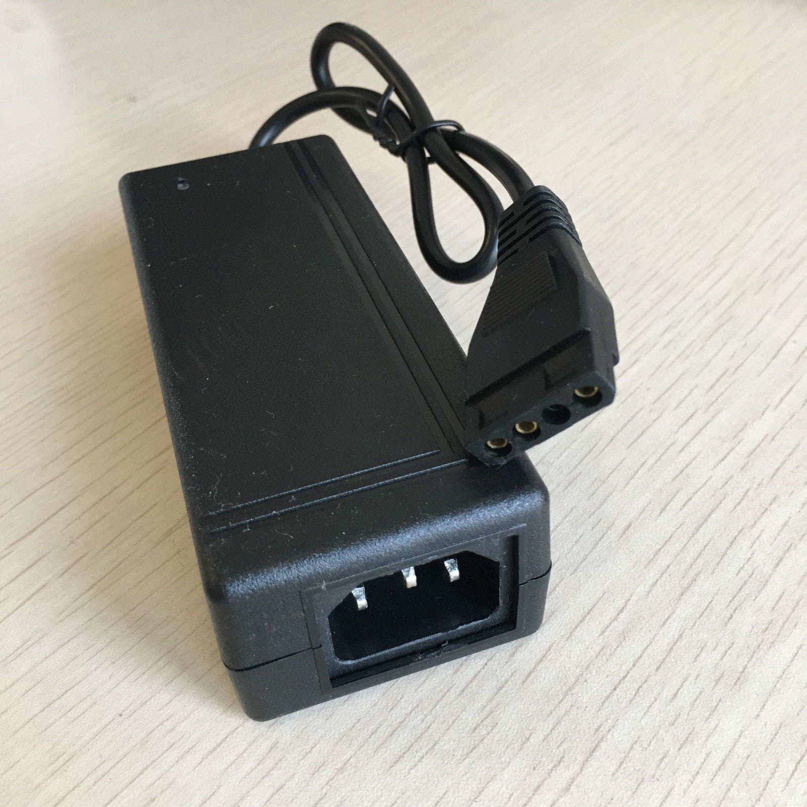 12V + 5V 2.5A AC Power Adapter for 4Pin IDE Hard Drive HDD CD-ROM Converter
