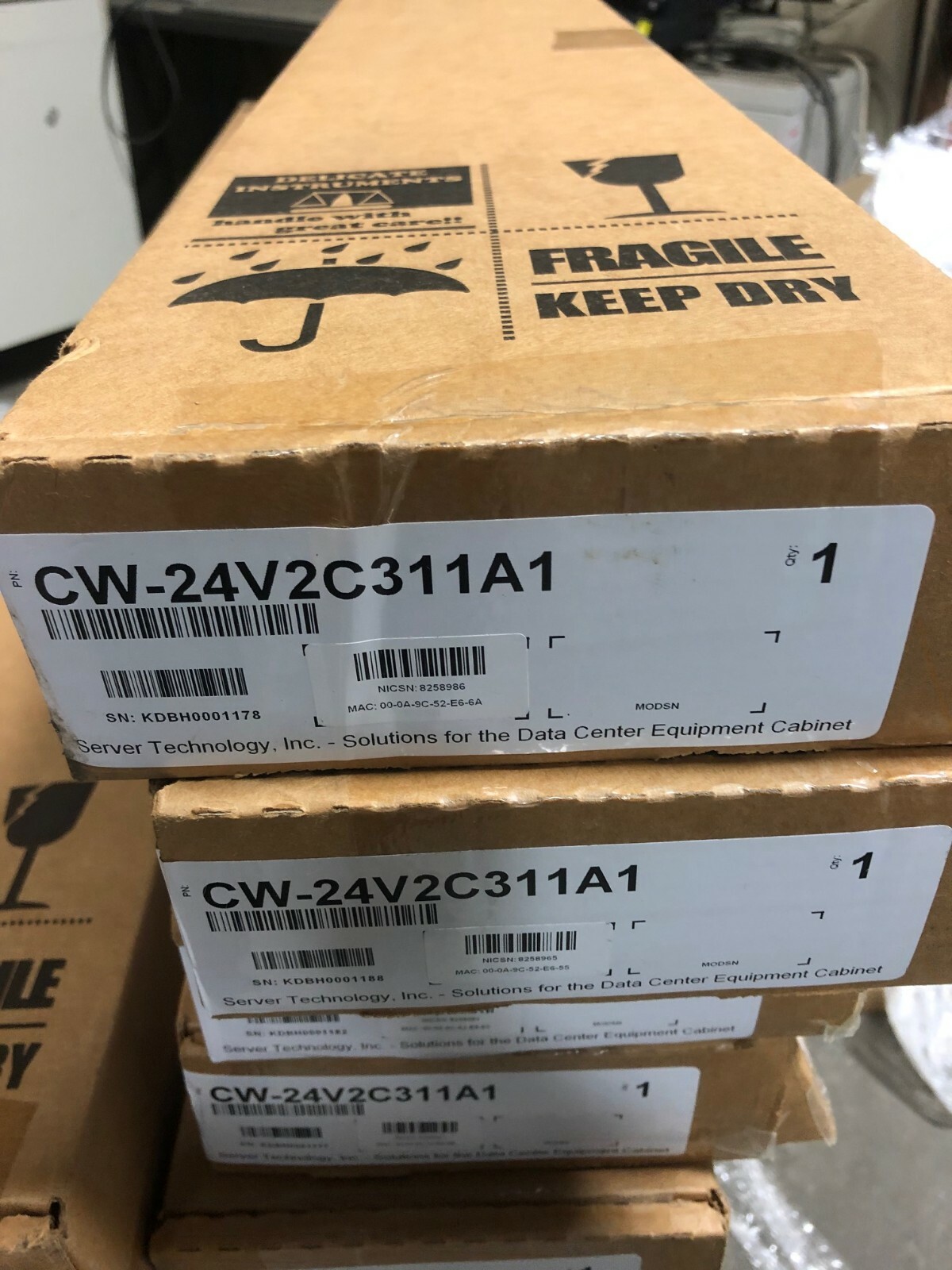 server tech CW-24V2C311A1 Horizontal PDU, SeverTech 69" NEW