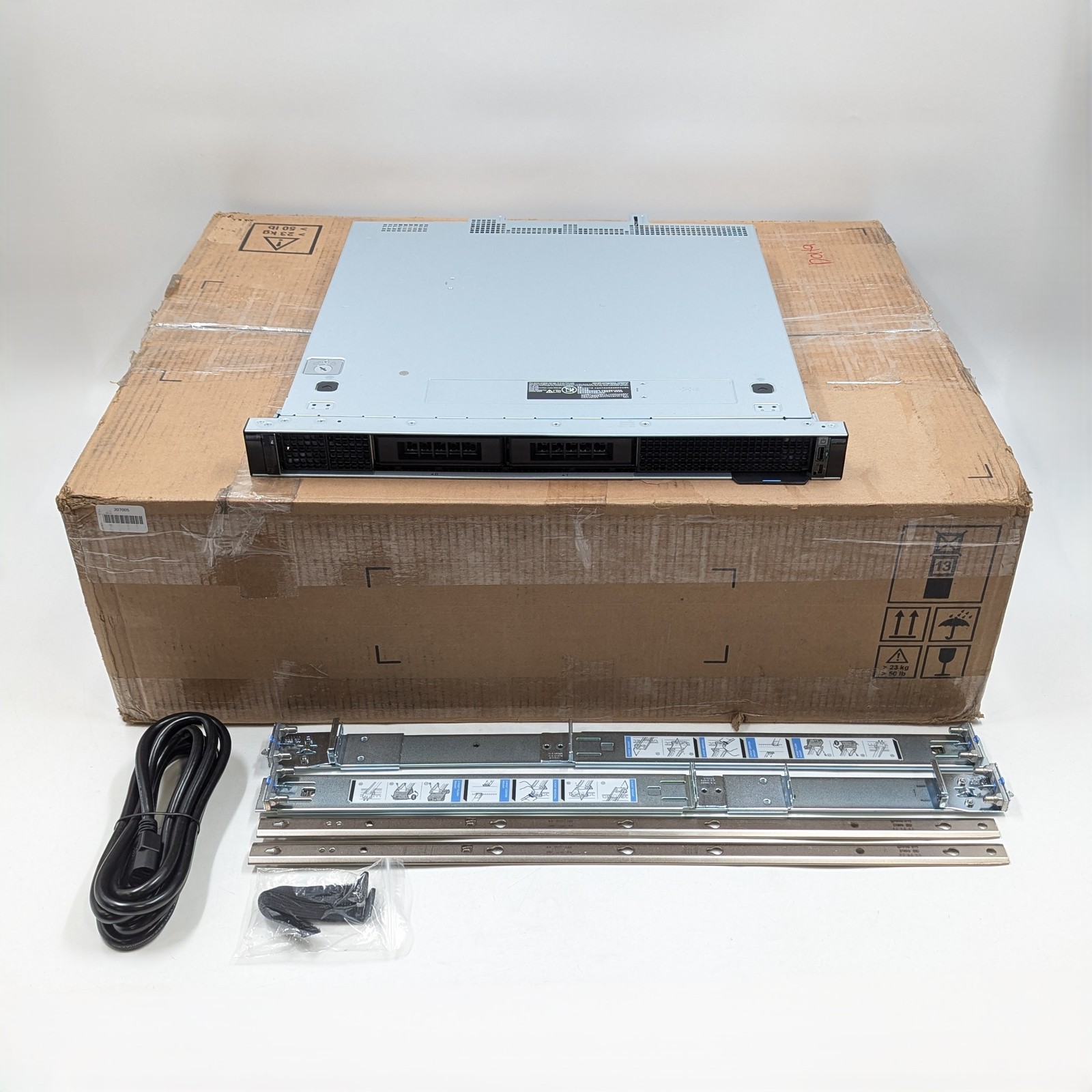 Dell PowerEdge R260 Intel Xeon 6325P 32GB DDR5 2TB 3.5" HDD (E104S) Gray