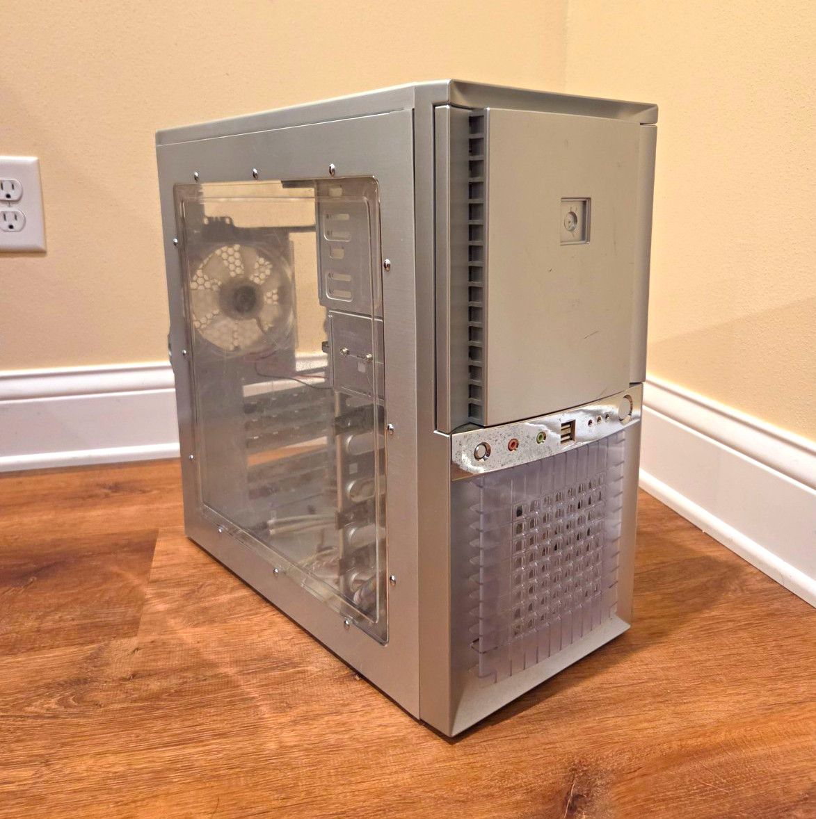 Antec Super Lanboy ATX Mid-Tower Case