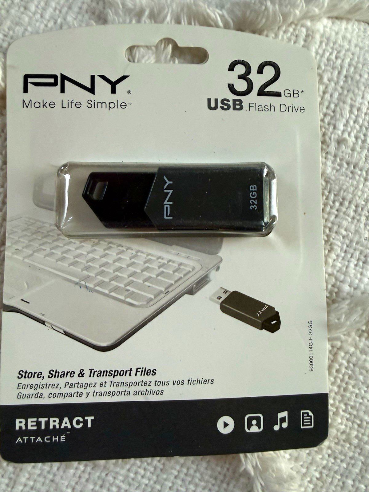 PNY Retract Attaché 32GB USB 2.0 Retractable Flash Drive Black Mac/PC