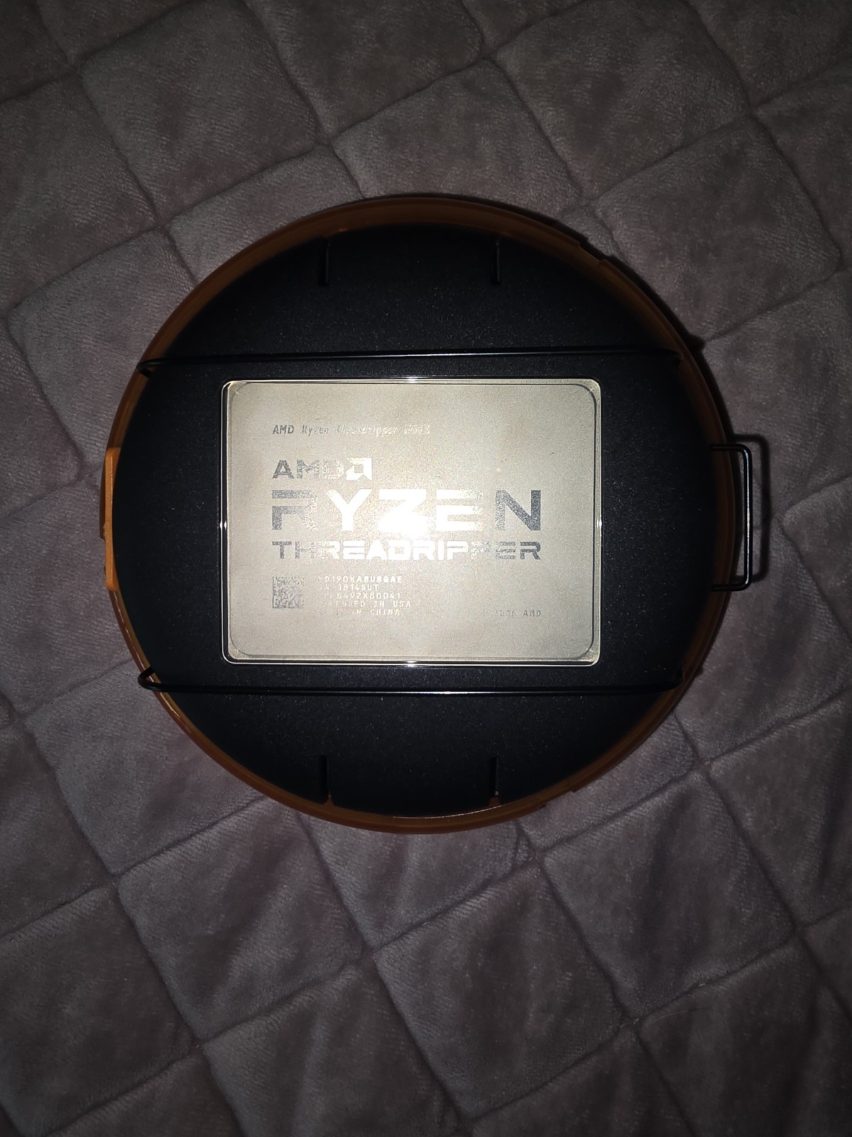 AMD YD190XA8AEWOF 4GHz 240V Ryzen Threadripper 1900X Processor