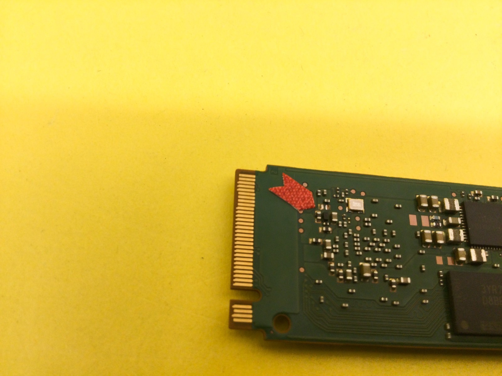 Micron 7450 Pro 1.92TB M.2 22110 PCIe 4.0 NVMe SSD MTFDKBG1T9TFR miss component