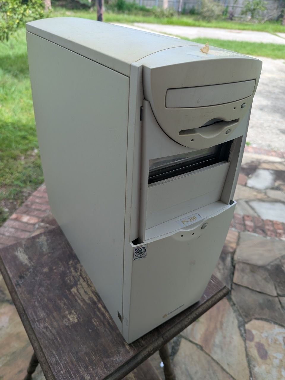 Gateway 2000 P5-200 Pentium Desktop PC LPmini Tower Powers On TC