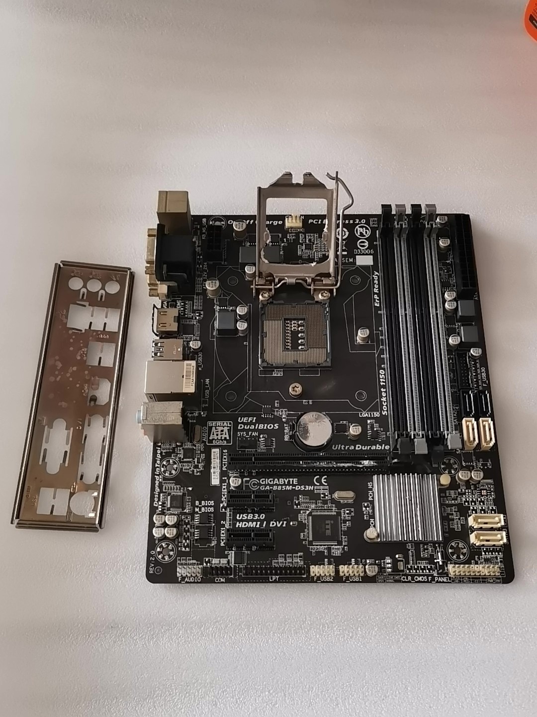 Gigabyte GA-B85M-DS3H For Intel B85 LGA 1150 Micro ATX Computer Motherboard DDR3