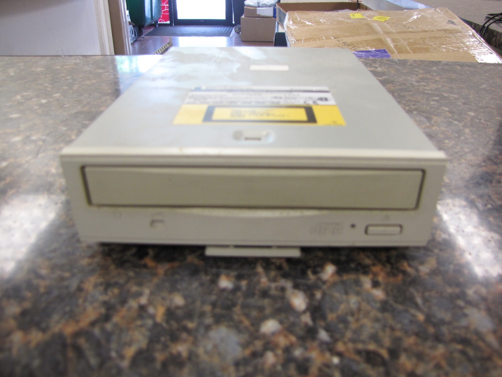 1995 Apple Computer CR-504-K  AppleCD 600i CD-ROM - IK09