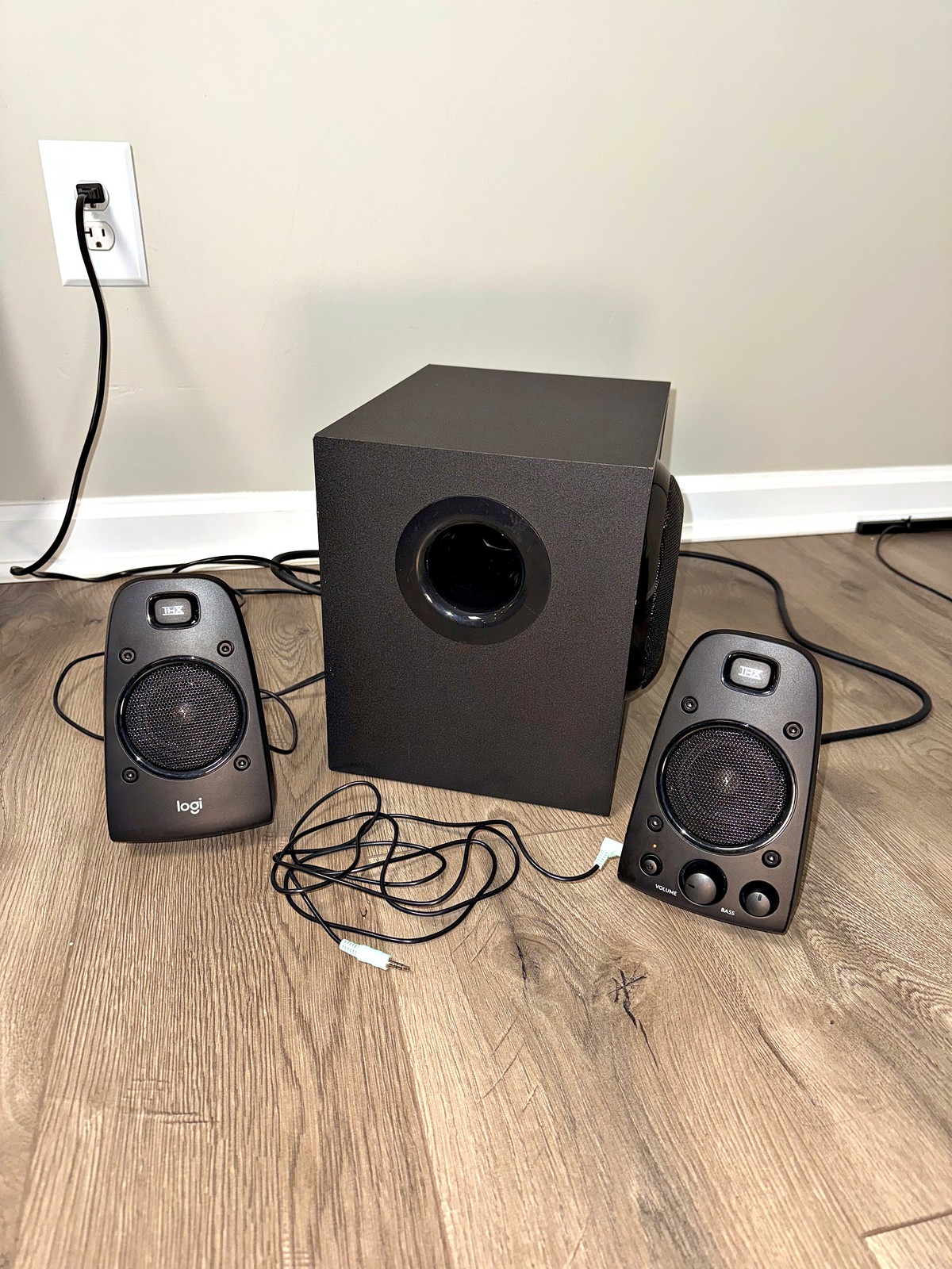 Logitech Z623 THX Certified 2.1 Speaker System with Subwoofer 400W UNTESTED