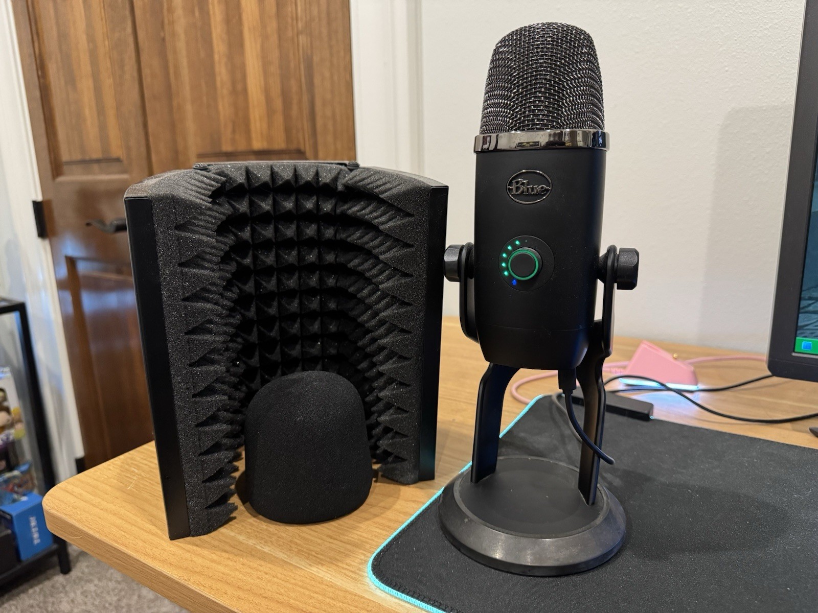 Blue Yeti X Microphone w/ Pop Filter, cables, and Soundproofing Foam FAST SHIP 