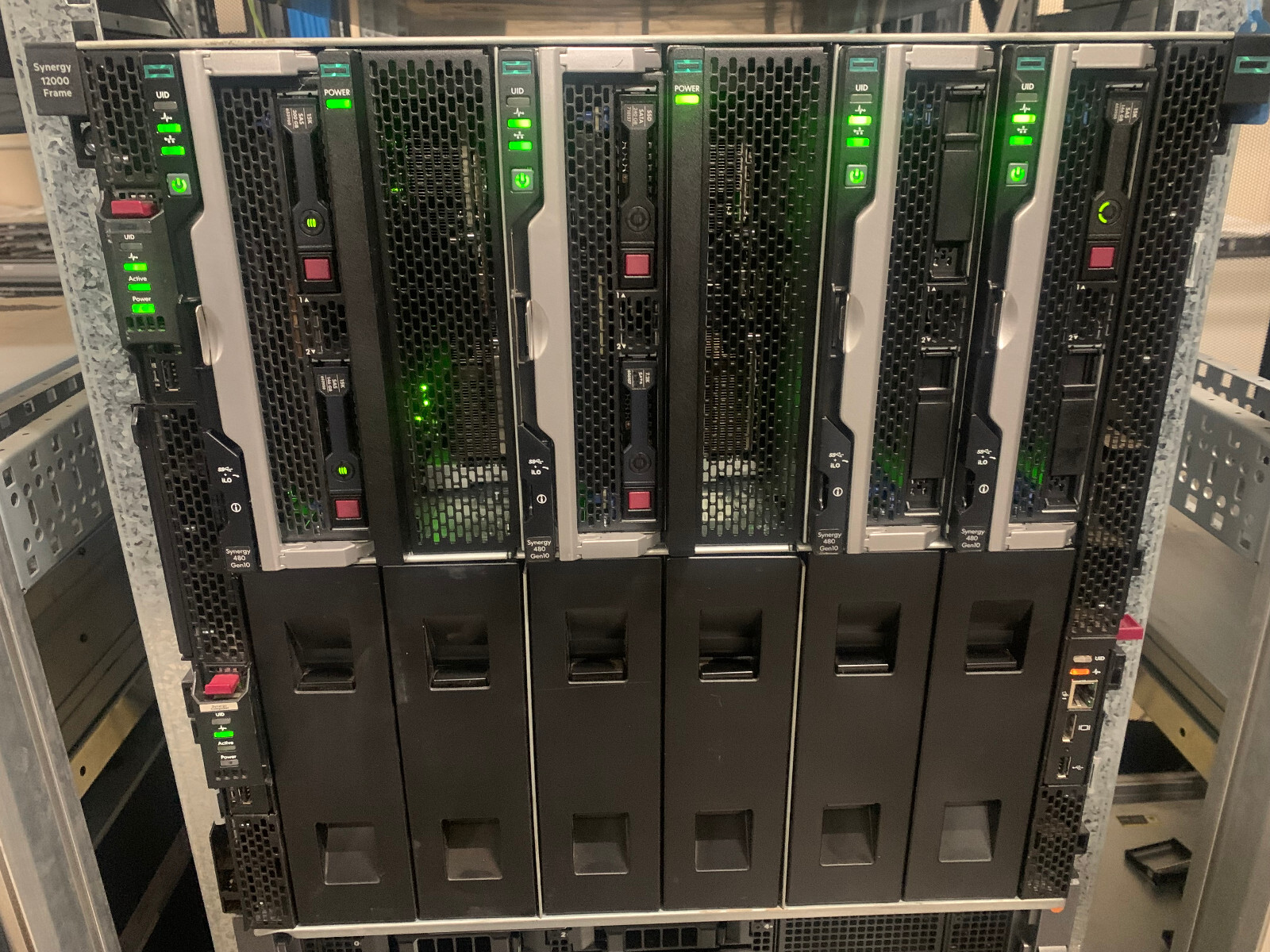 Cloud & Data Center Setup 12288 NVIDIA CUDA core Tesla DGX-1