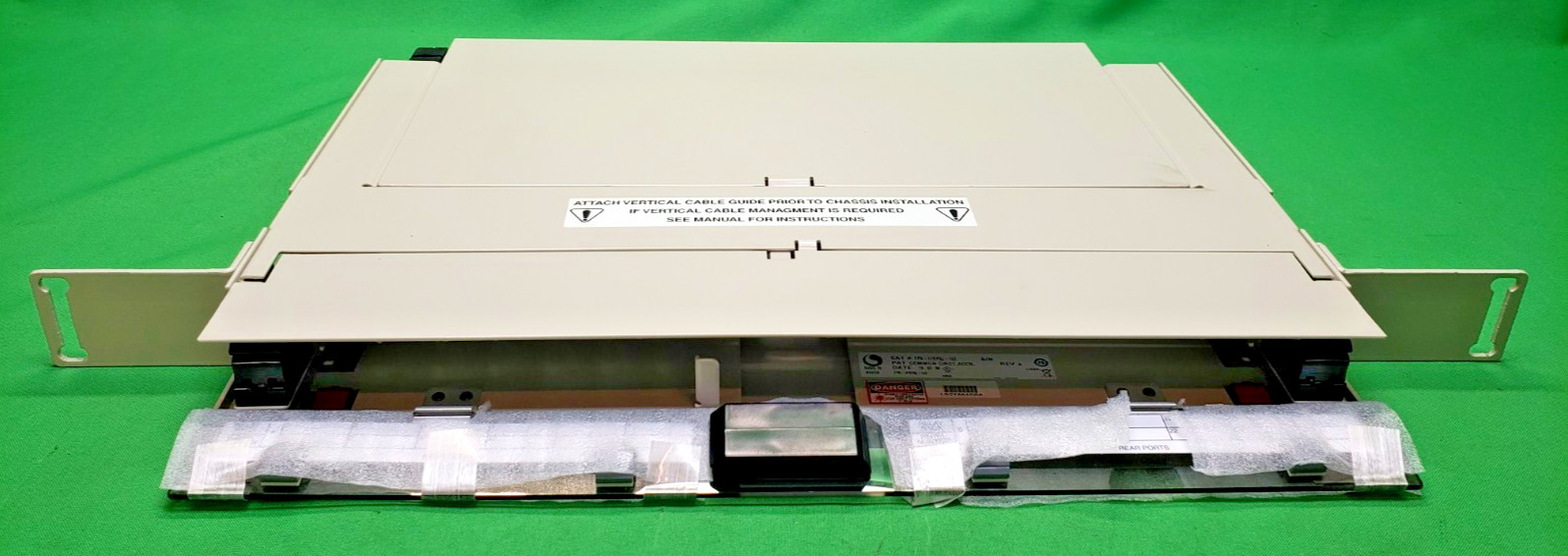 CommScope FPX-1FRPOJ-122 Fiber Patch Panel 1RU Rack Mount Enclosure