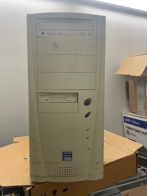 VINTAGE ABIT BE6-II SLOT MB INTEL PIII 550MHZ, 36MEG , HDD, SOUND , NIC(WORKING)