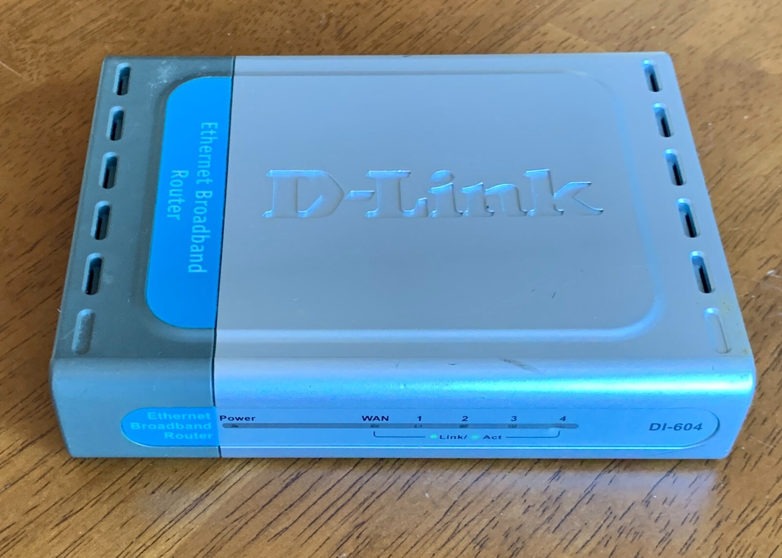 D-Link DI-604 Cable/DSL Router 10/100Mbps 4-Port Switch