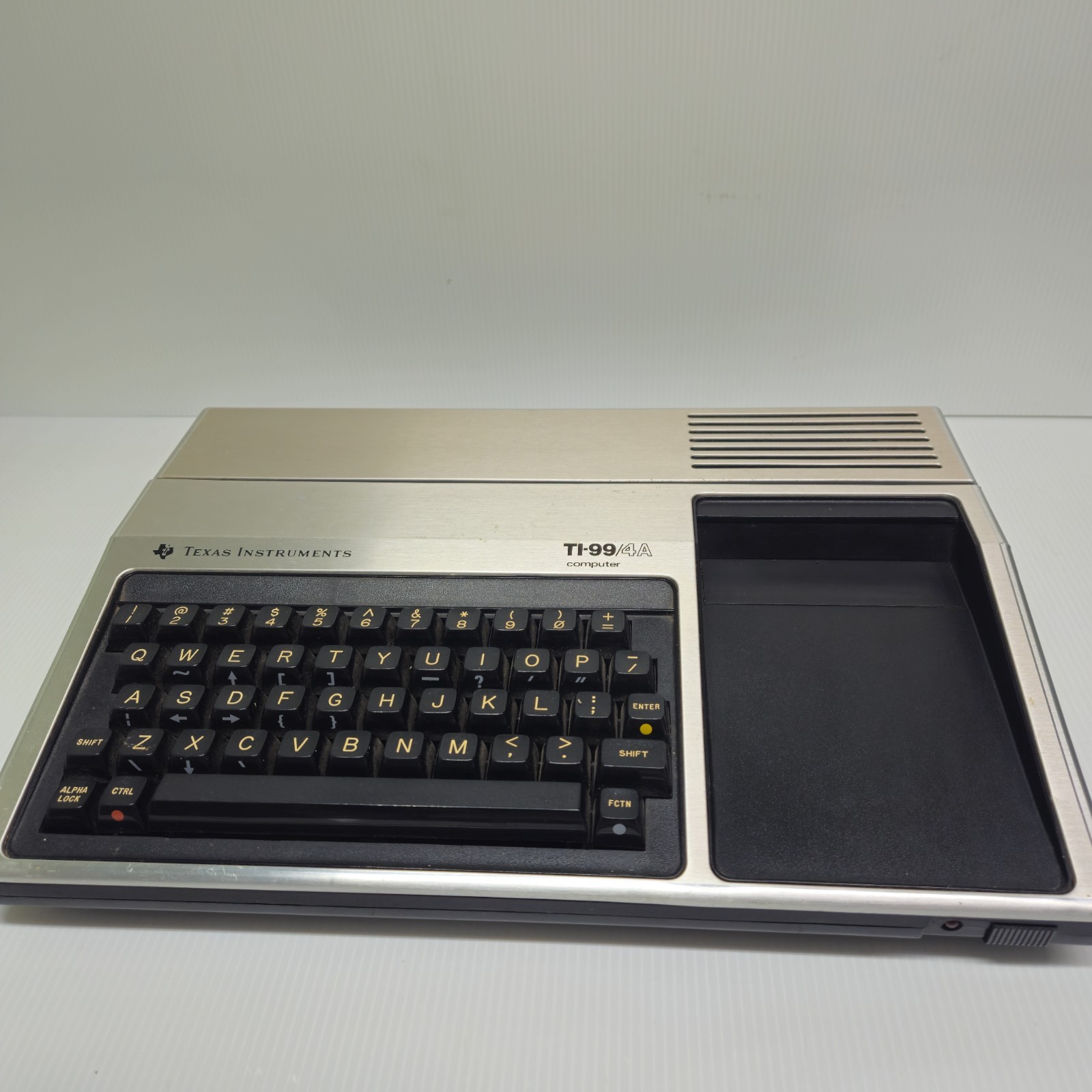 Vintage Texas Instruments TI-99/4A Home Computer PHC004A Silver 1981-83 Untested