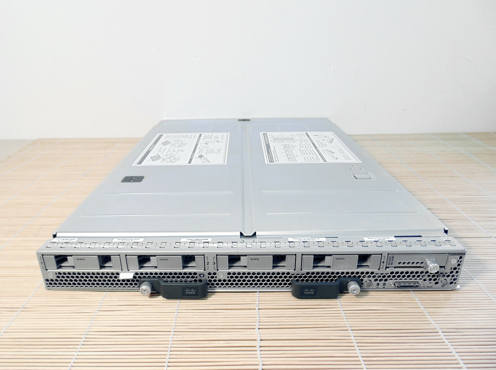 Cisco B440-BASE-M2 UCS B440 M2 Blade Server w/o CPU memory HDD Mezzanine