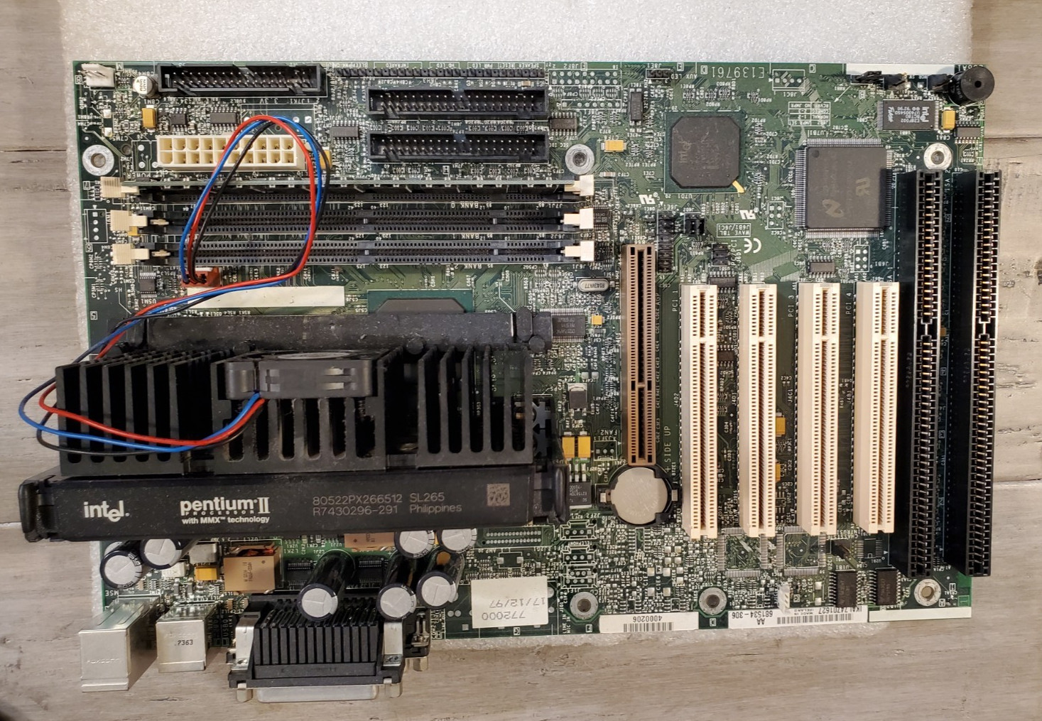 Gateway2000 Motherboard 681534-306 For G6-266 Pentium II 32 Mb