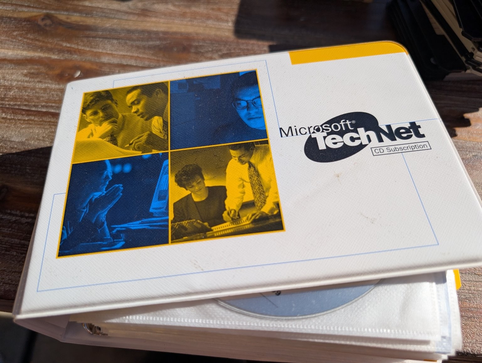 Microsoft TechNet CD Subscription Vintage 1998-1999 Software Discs Binder Lot