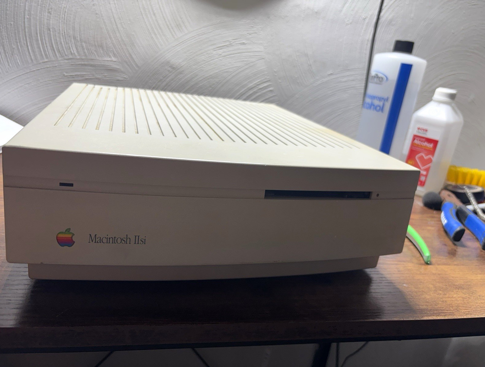 Apple Macintosh IIsi Vintage Desktop Computer - Beige Apple Macintosh IIsi
