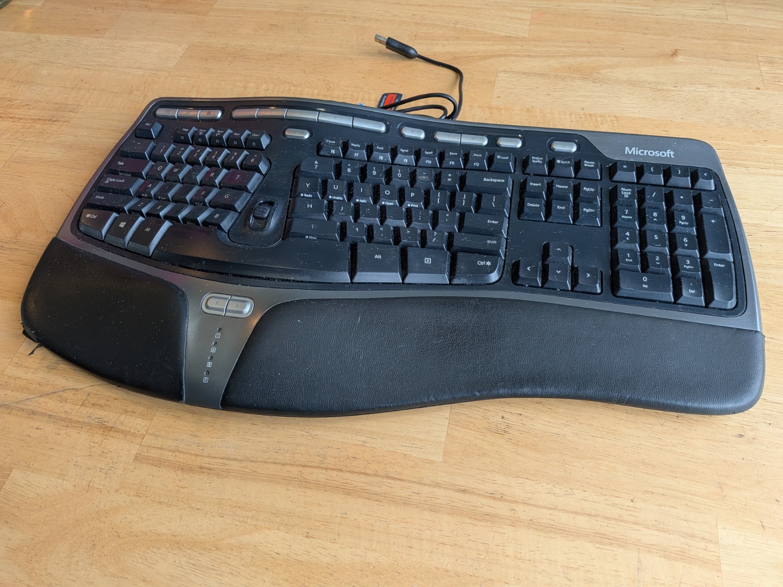 Microsoft Natural Ergonomic Keyboard 4000 v1.0 USB Wired Black Gray KU-0462