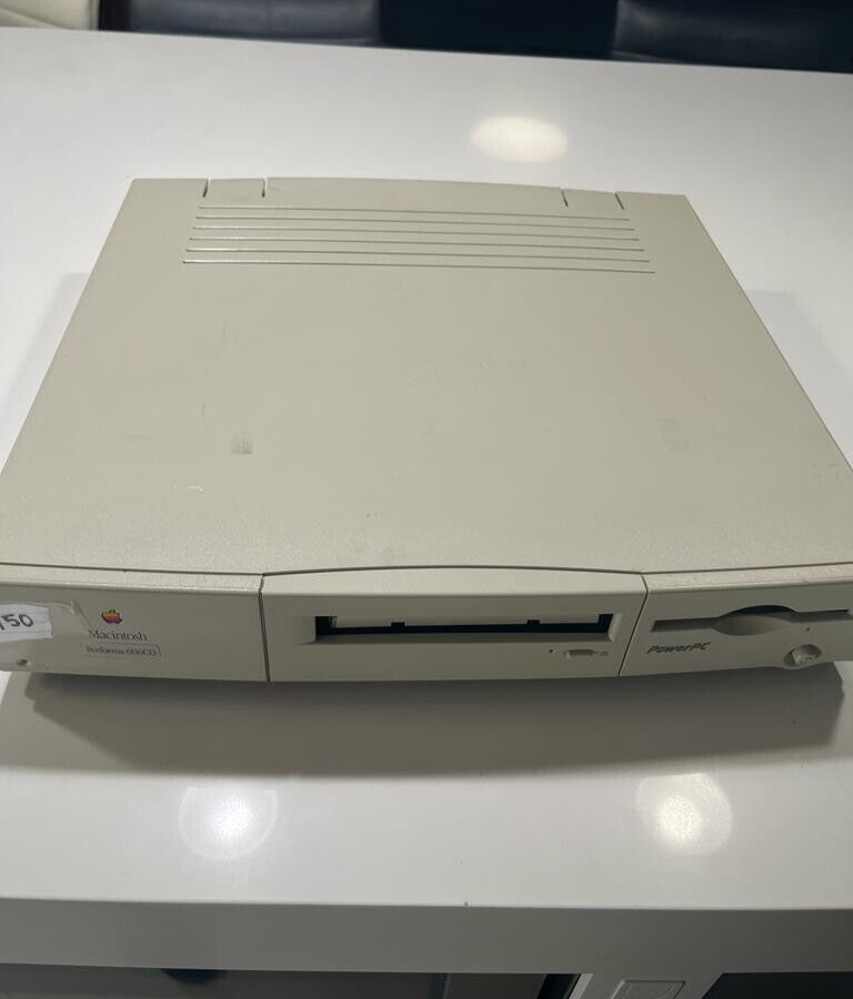 Macintosh Performa 6116CD. #150