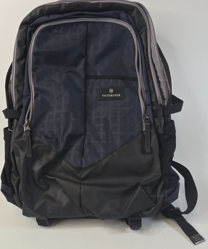 Victorinox ALTMONT 3.0 Deluxe Padded Blue Computer Laptop Backpack Bag