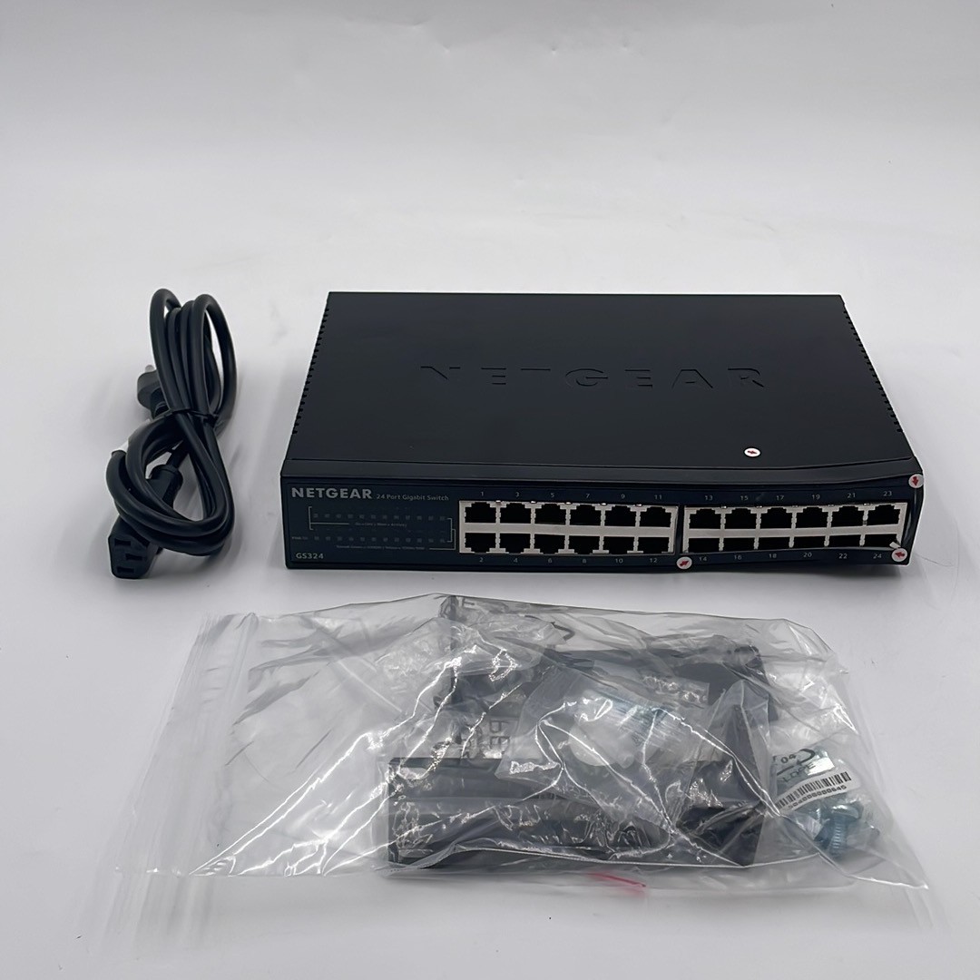NETGEAR 24-Port Gigabit Ethernet Unmanaged Essentials Switch (GS324) - READ