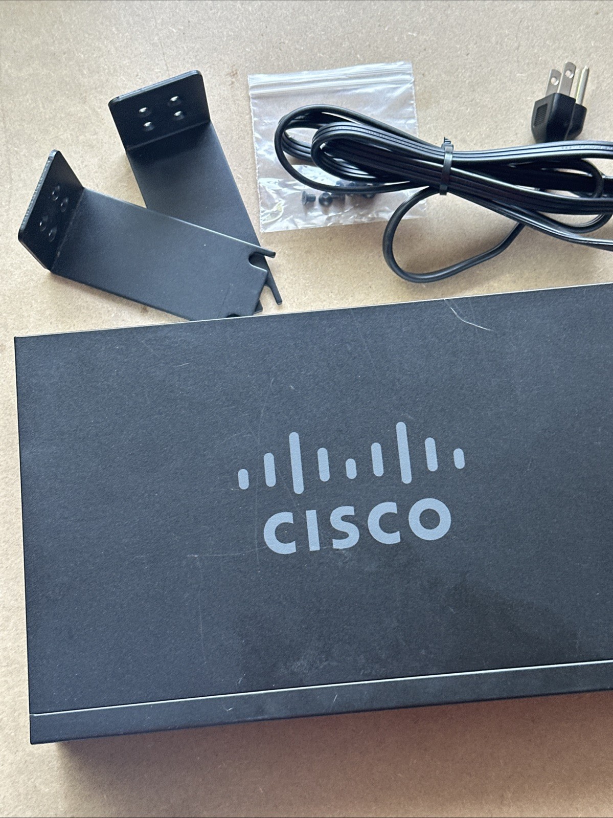 Cisco  Small Business Unmanaged (SF110-24) 24-Ports Rack-Mountable Ethernet...