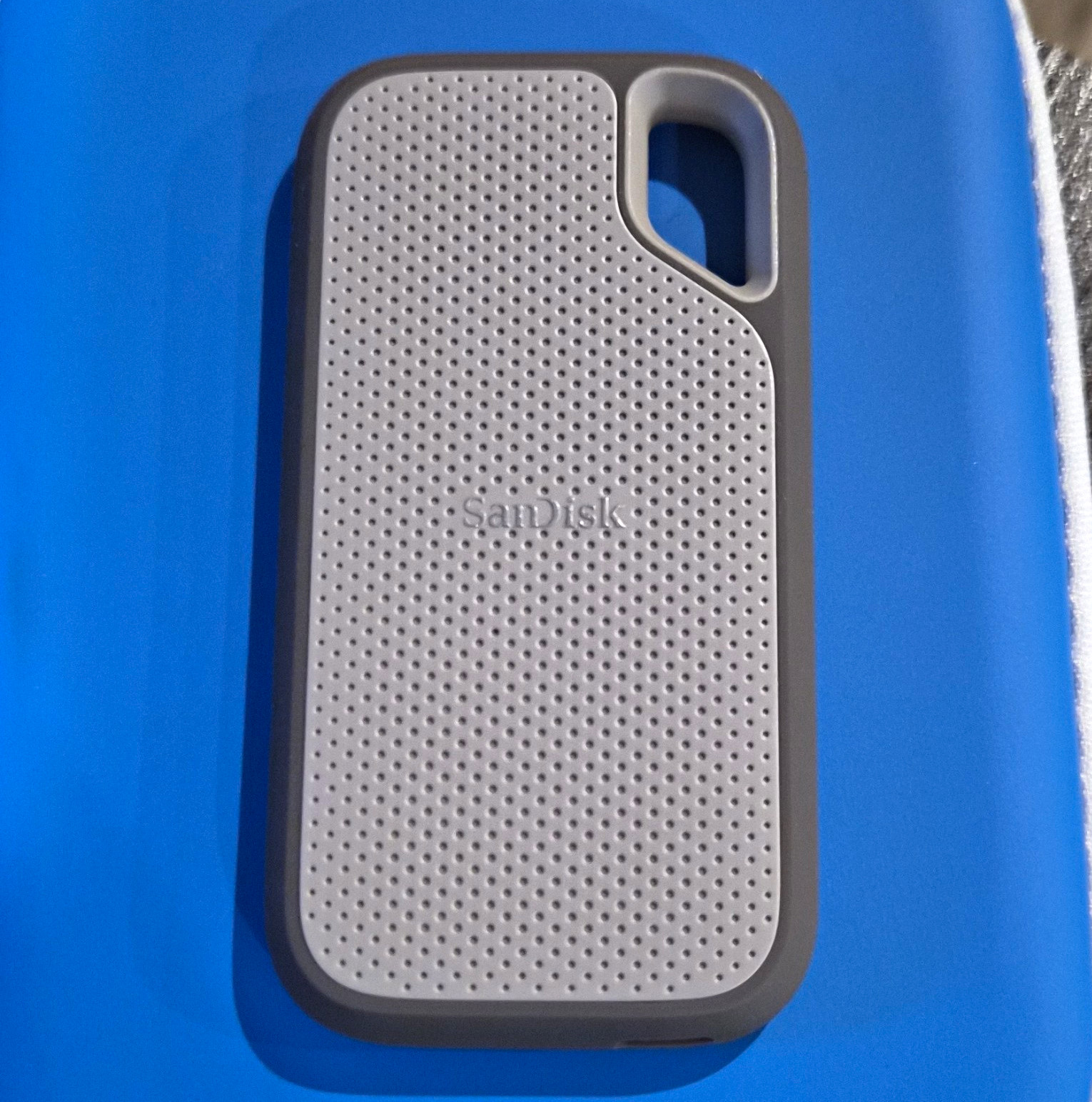 SanDisk Extreme Portable SSD 1TB Portable External SSD Gray/Silver SDSSDE51-1T00