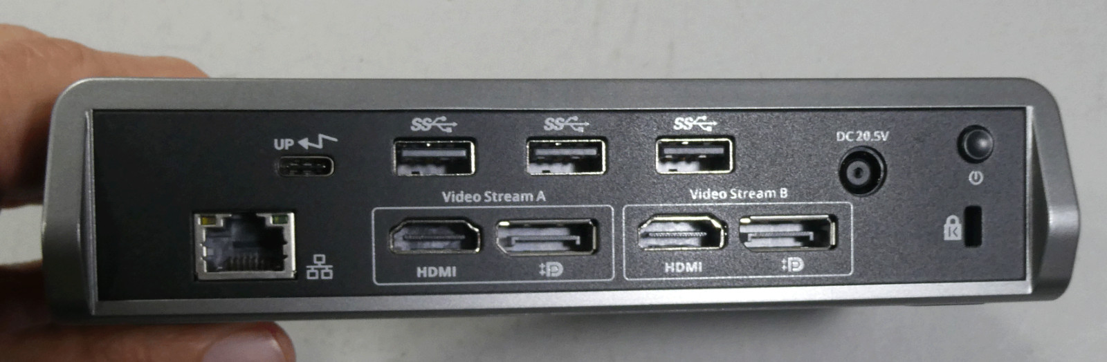 Targus VersaLink USB-C & Thunderbolt 3 Compatible with power cord