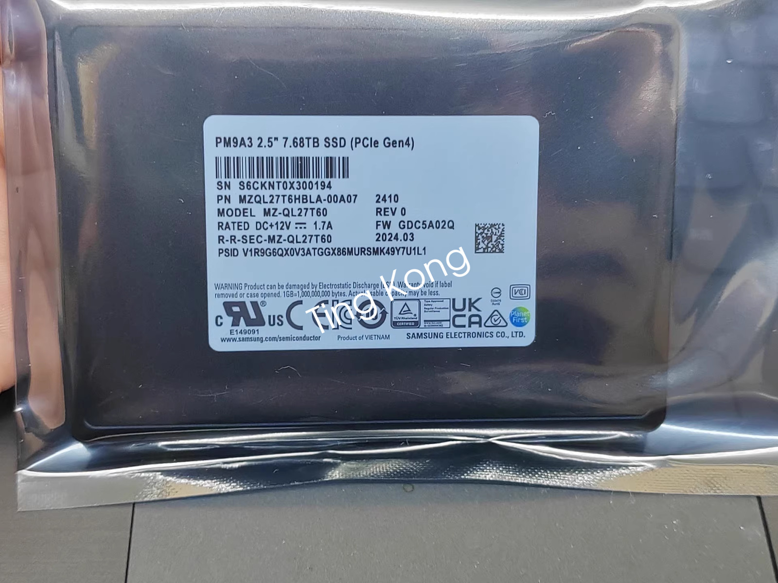 1PCS Samsung PM9A3 7.68TB SSD U.2 NVME MZ-QL7T60 PCIE MZQL27T6HBLA-00A07