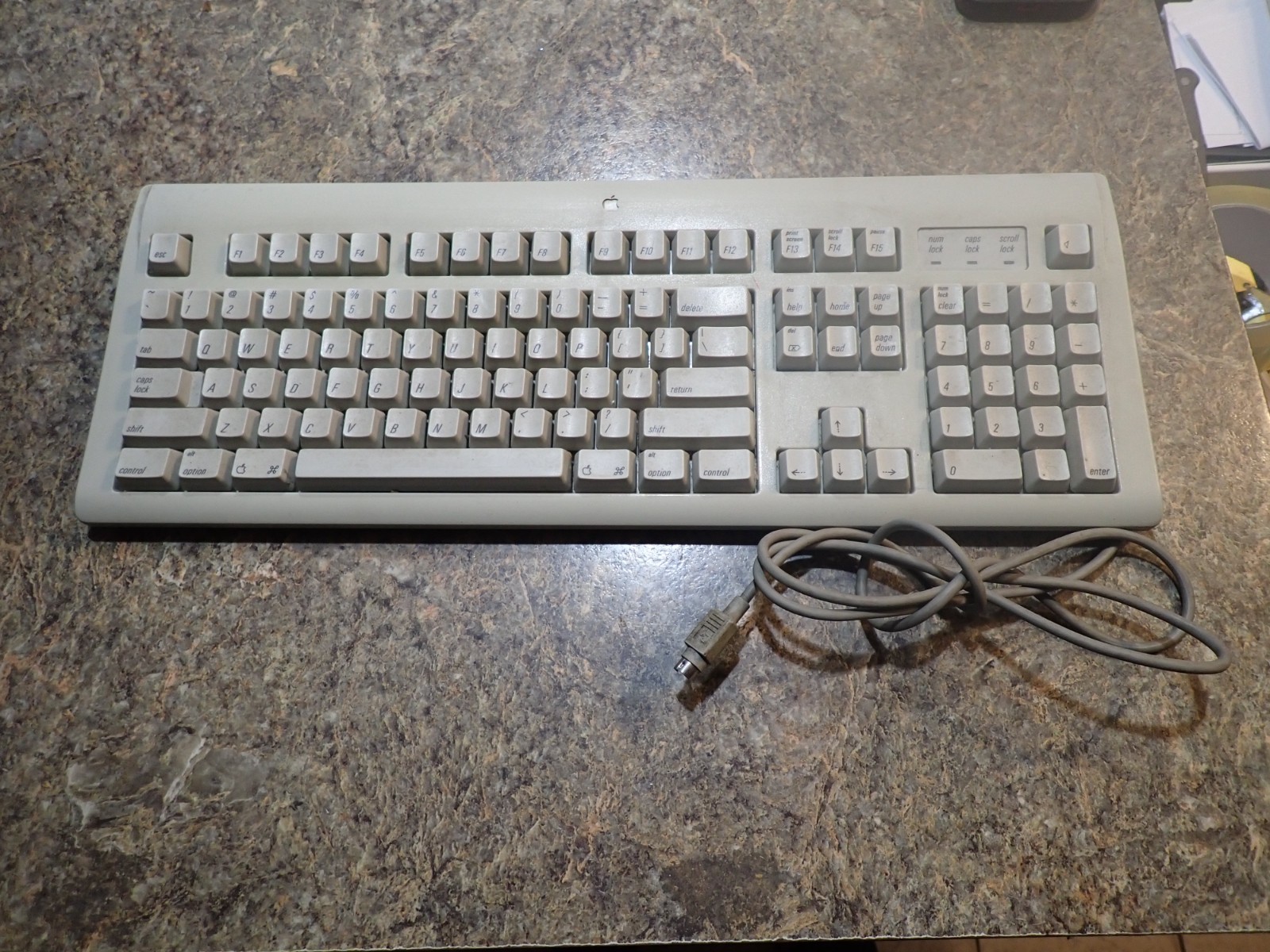 Vintage 1995 Apple Design Keyboard M2980 - UNTESTED as is