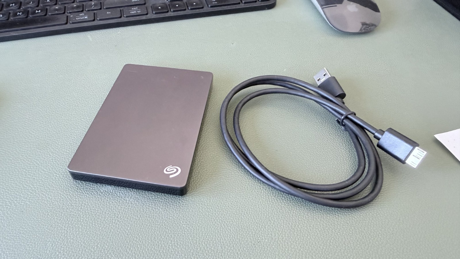 Seagate Backup Plus Portable Drive 2TB HDD SRD00F1 1K9AP6-502 TESTED WORKING