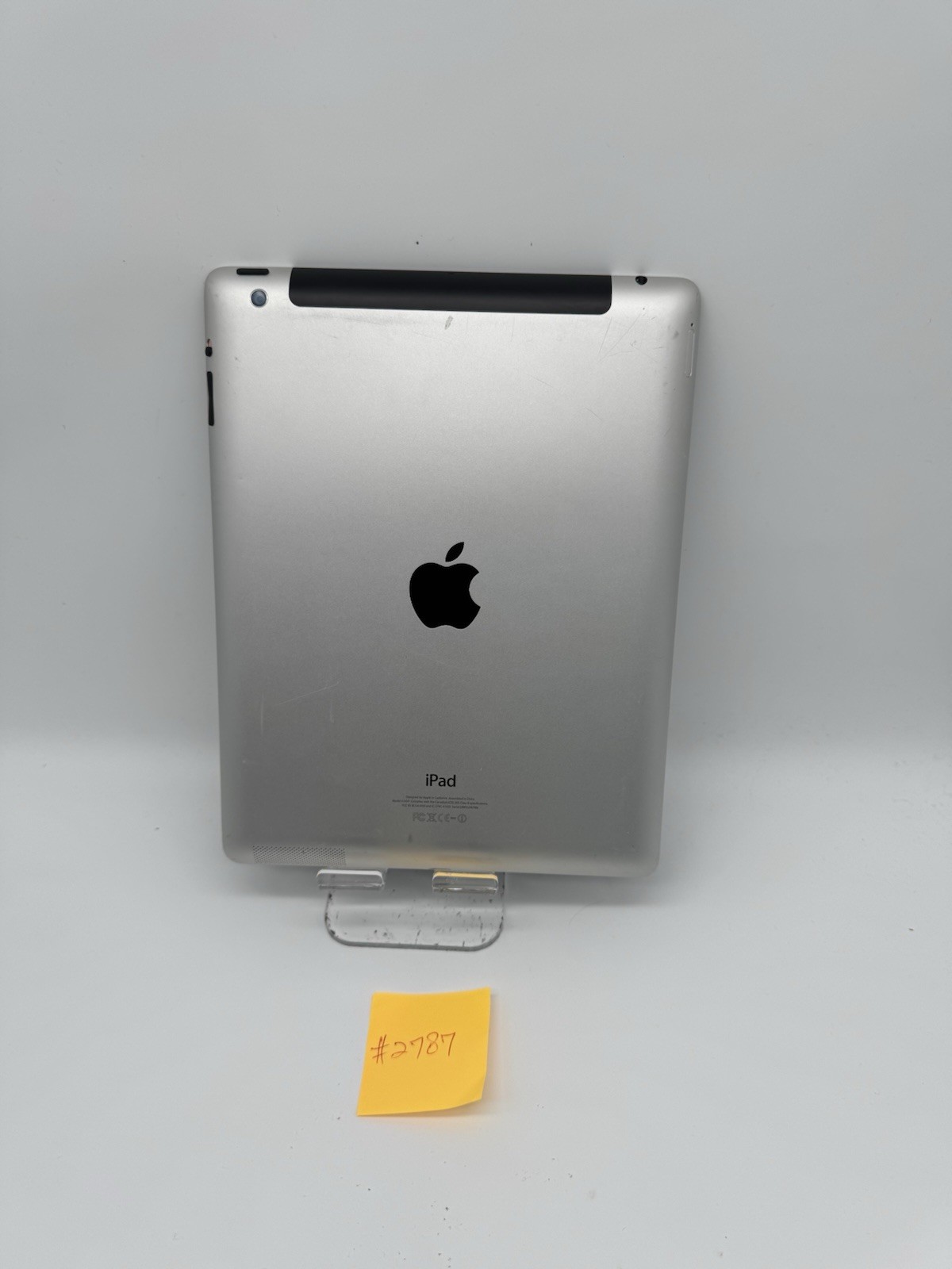 Apple iPad 4th Gen 16GB Silver Unlocked Restricted Front Scratches Grade B