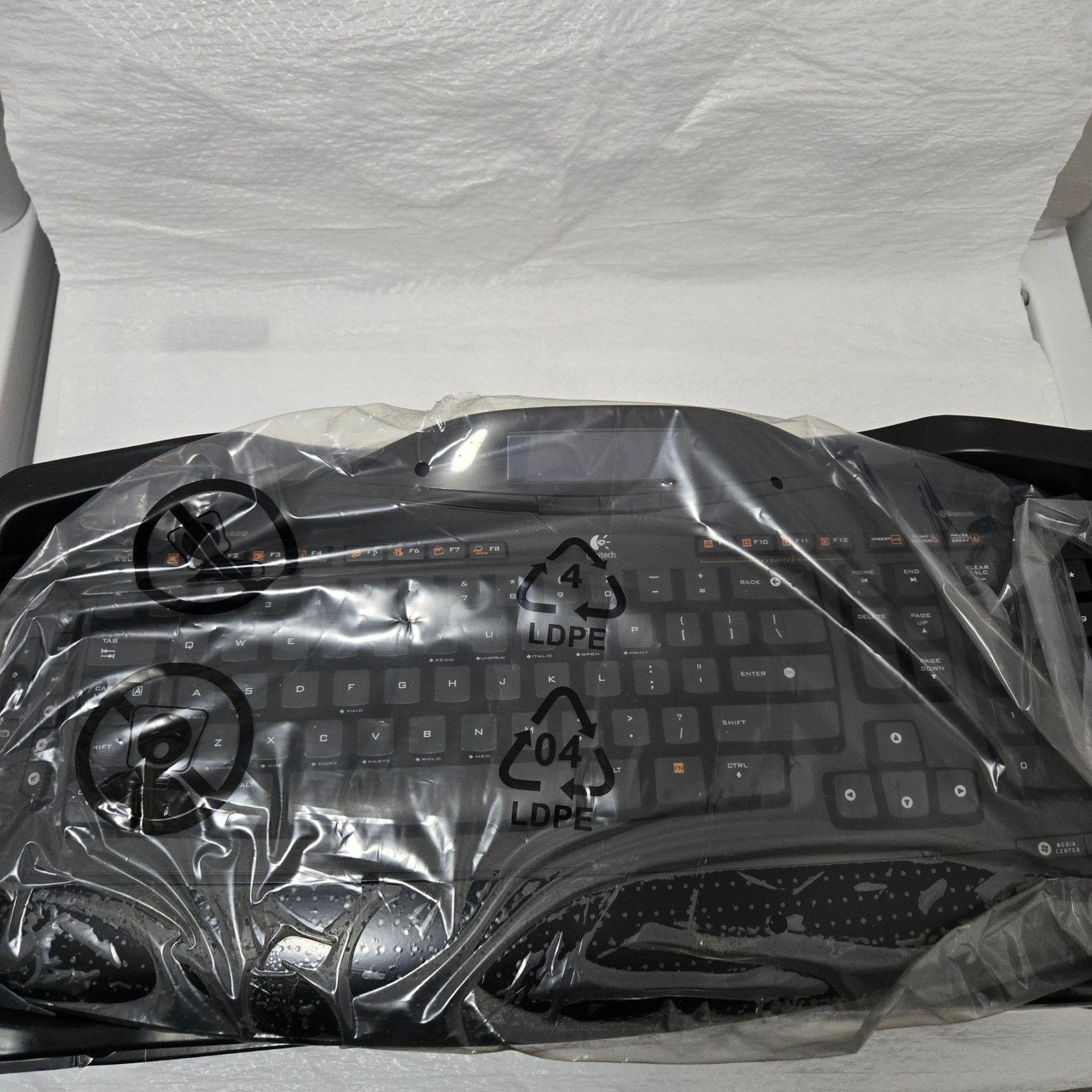 Logitech MX 5500 Revolution Bluetooth Cordless Keyboard Dynamic LCD Display