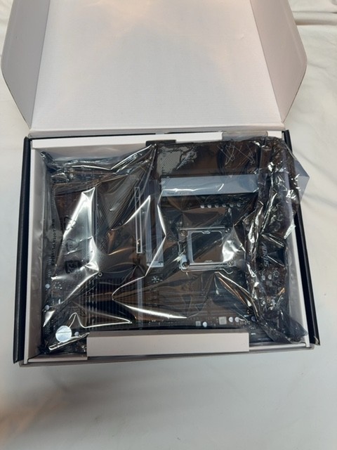 GIGABYTE B650 AORUS ELITE AX Open Box