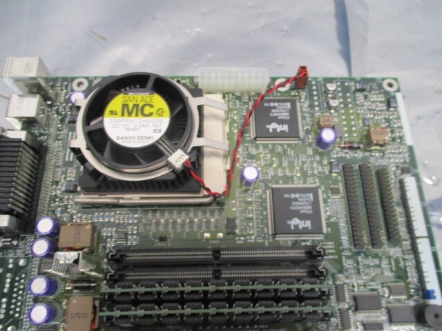 INTEL AA 663941-506 VS440FX MOTHERBOARD & INTEL PENTIUM PRO SY013 200MHZ, 108046