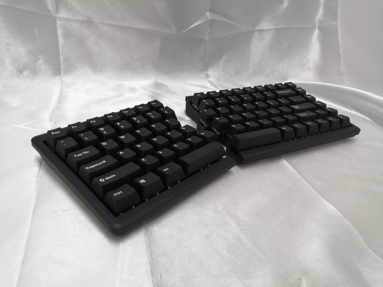 Split Keyboard Model MD770 RGB BT MISTEL
