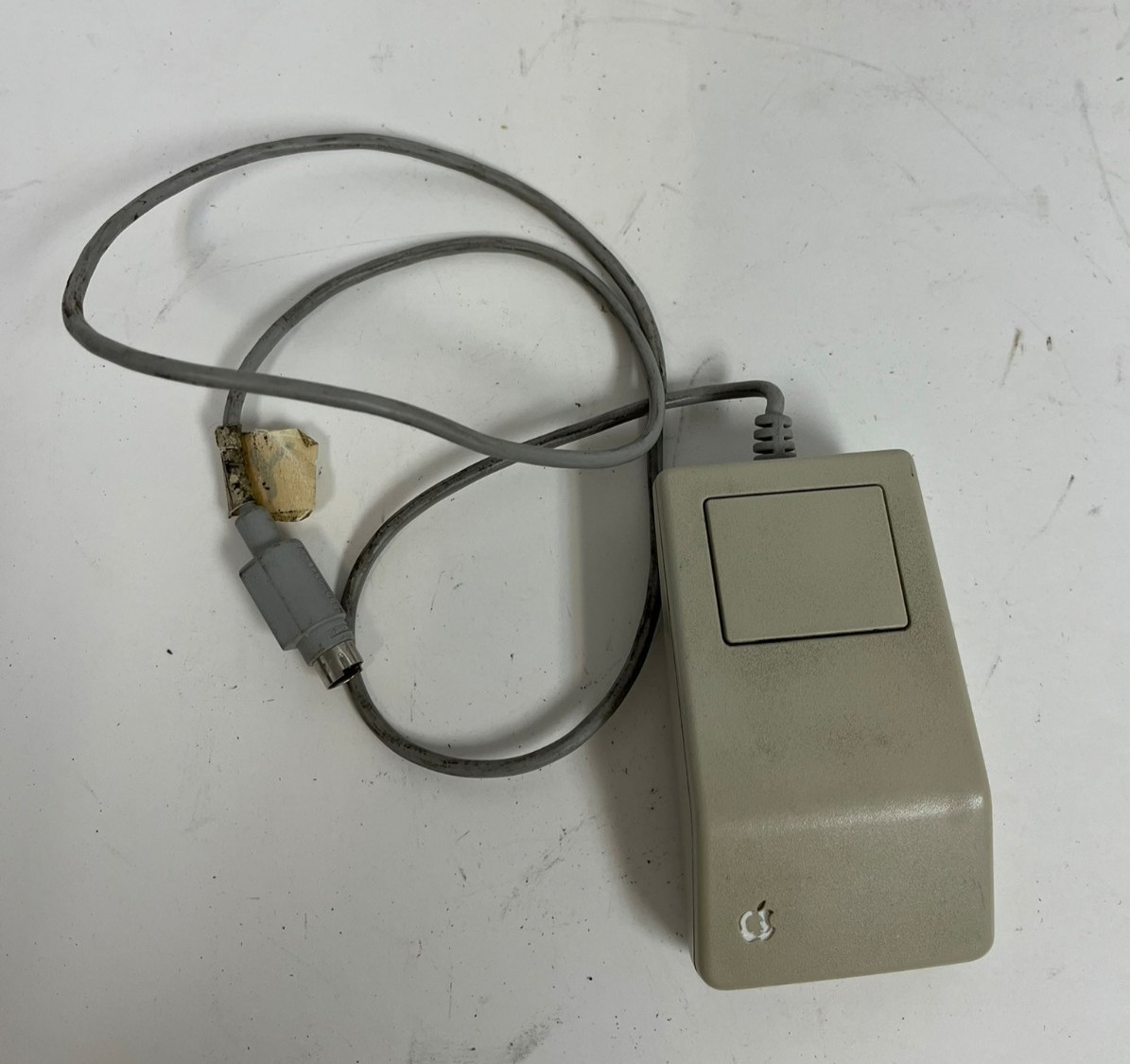 Apple Desktop Computer Mouse for ADB Mac or IIGS A9M0331 Wired One-Button Box#66