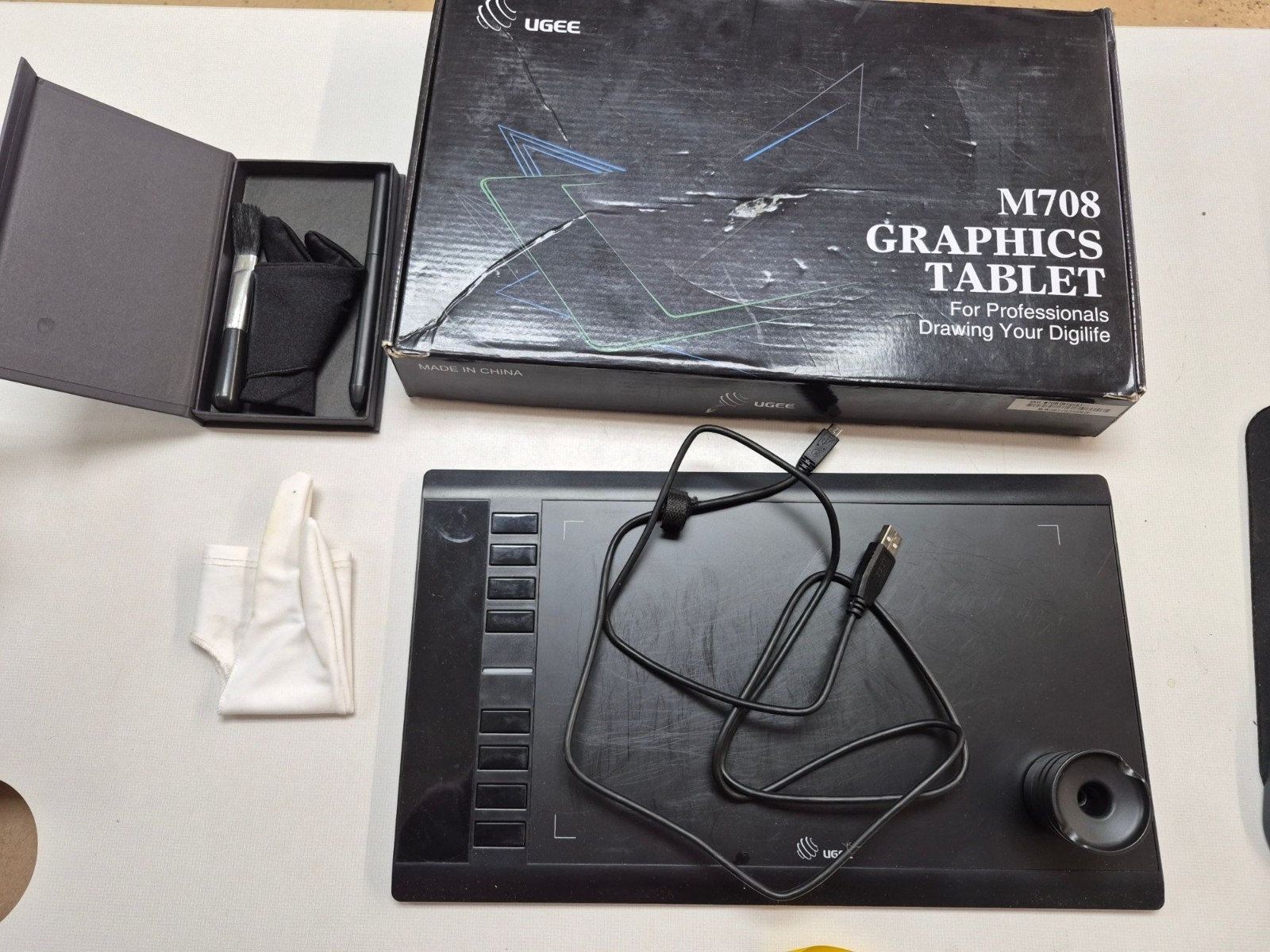 UGEE M708 Graphics Tablet For Professionals Drawing Your Digilife With Pen & Acc