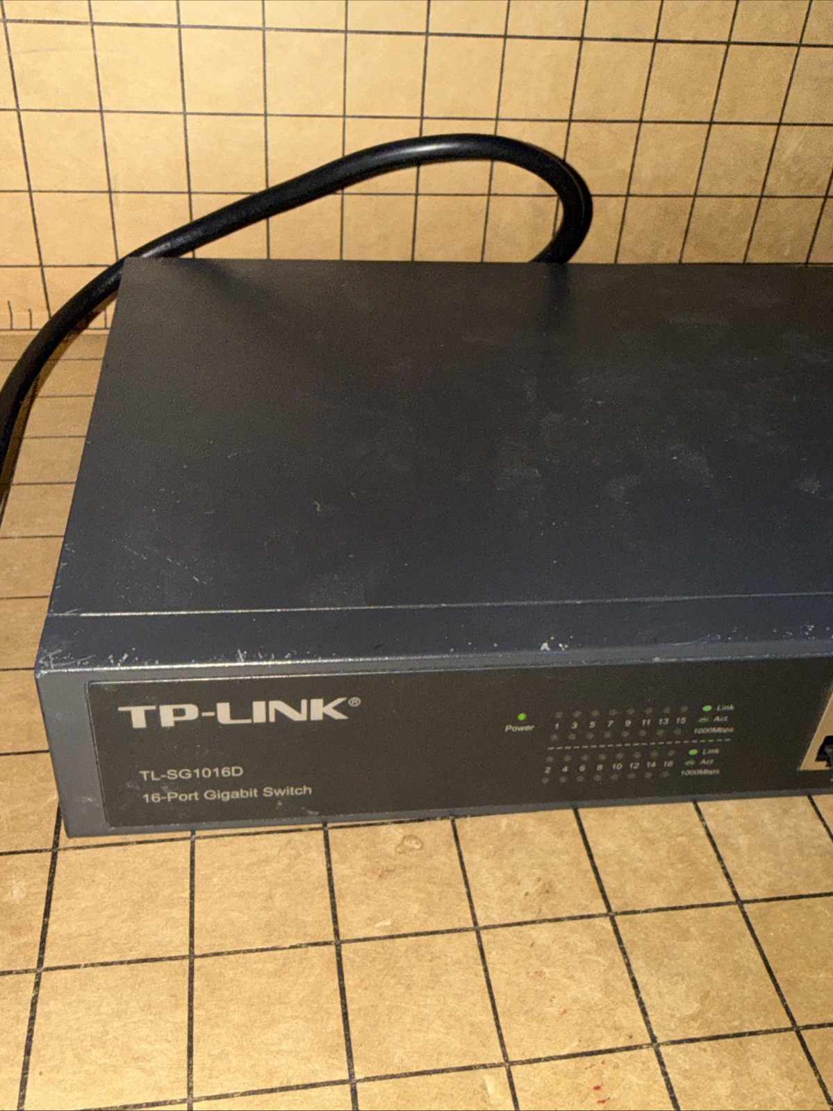 TP-Link TL-SG1016D 16-Port Gigabit Ethernet Switch With Cord Tested / Working 