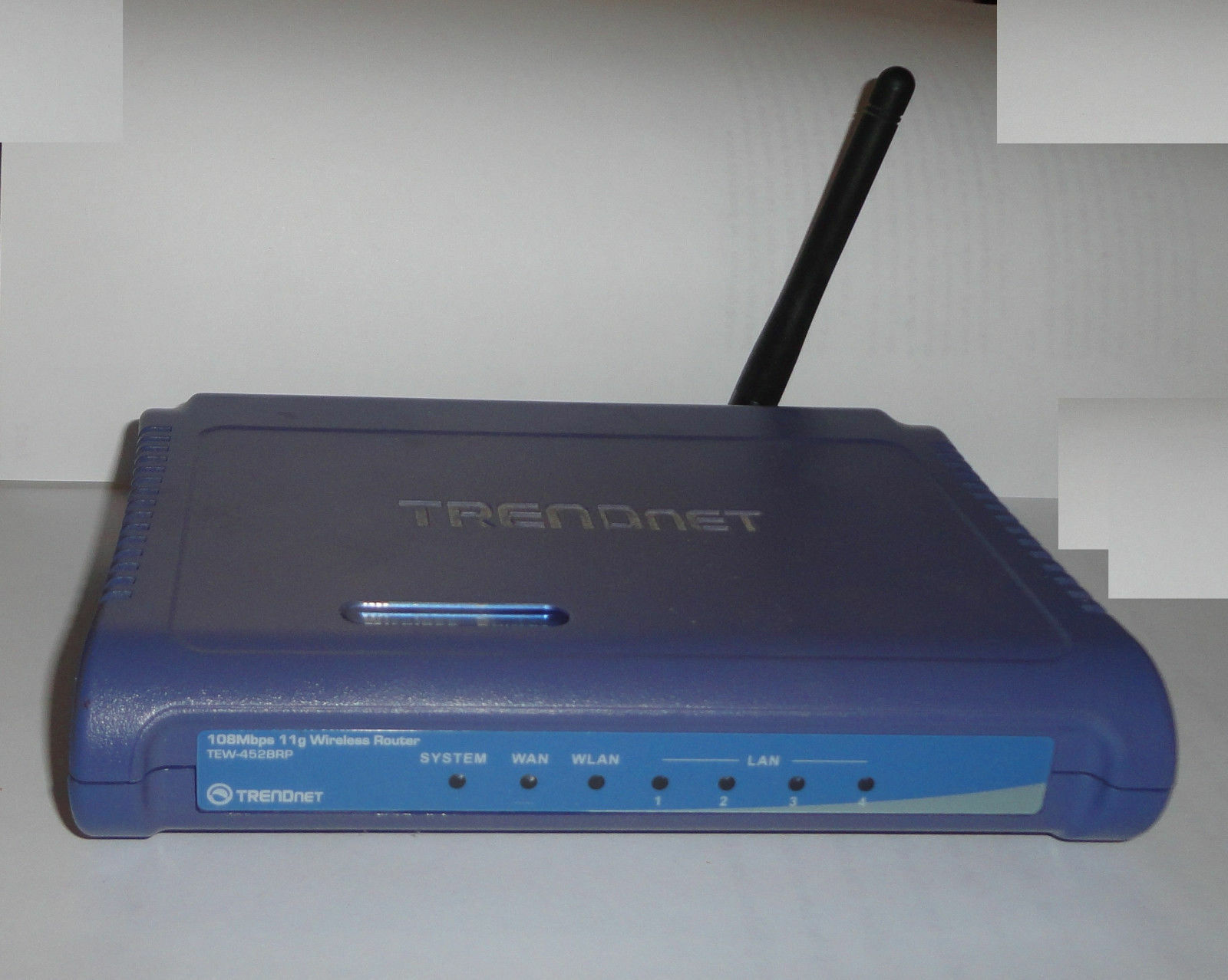 TRENDnet Model TEW-452BRP 108 Mbps 4-Port 10/100 Wireless G Router Home Network