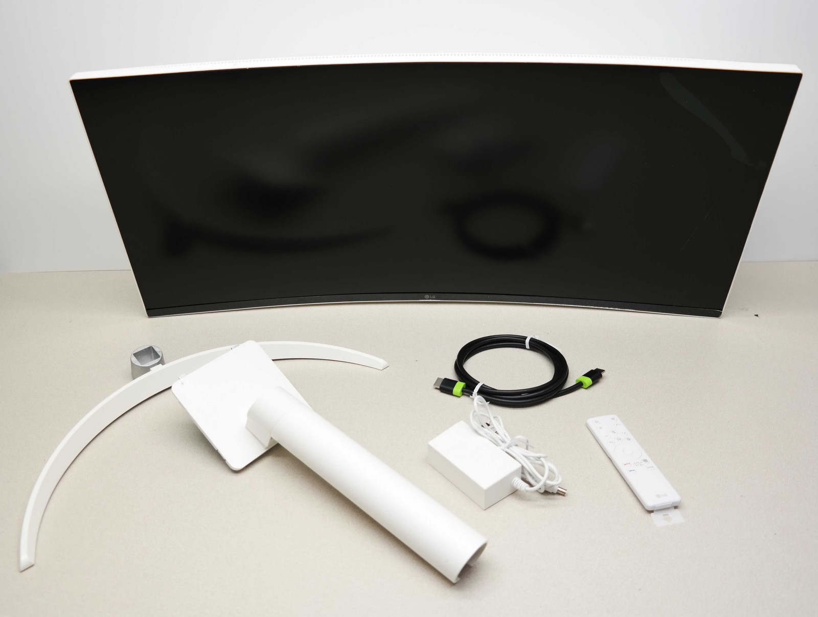 LG 34SR60QC-W 34" QHD Curved Smart Monitor BROKEN