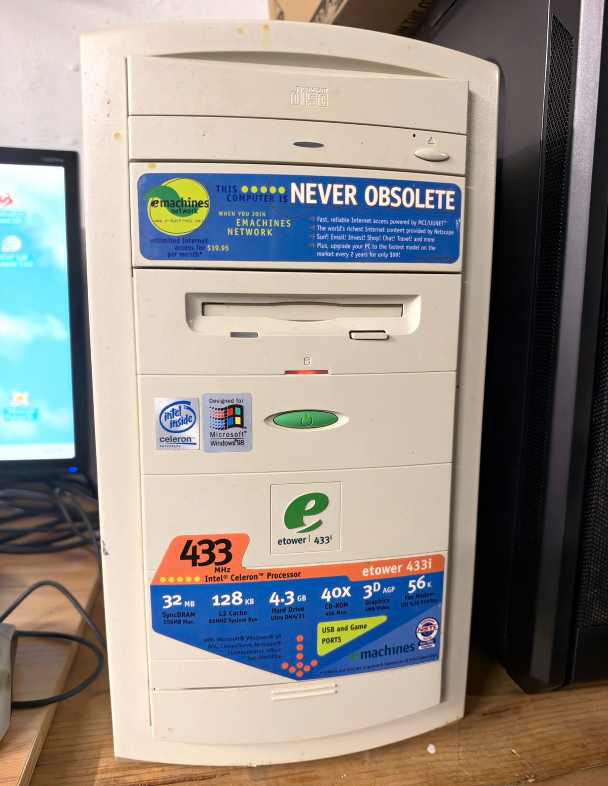 eMachines eTower 433i Tower Desktop Celeron 433MHz 256MB 4.3GB Windows 98