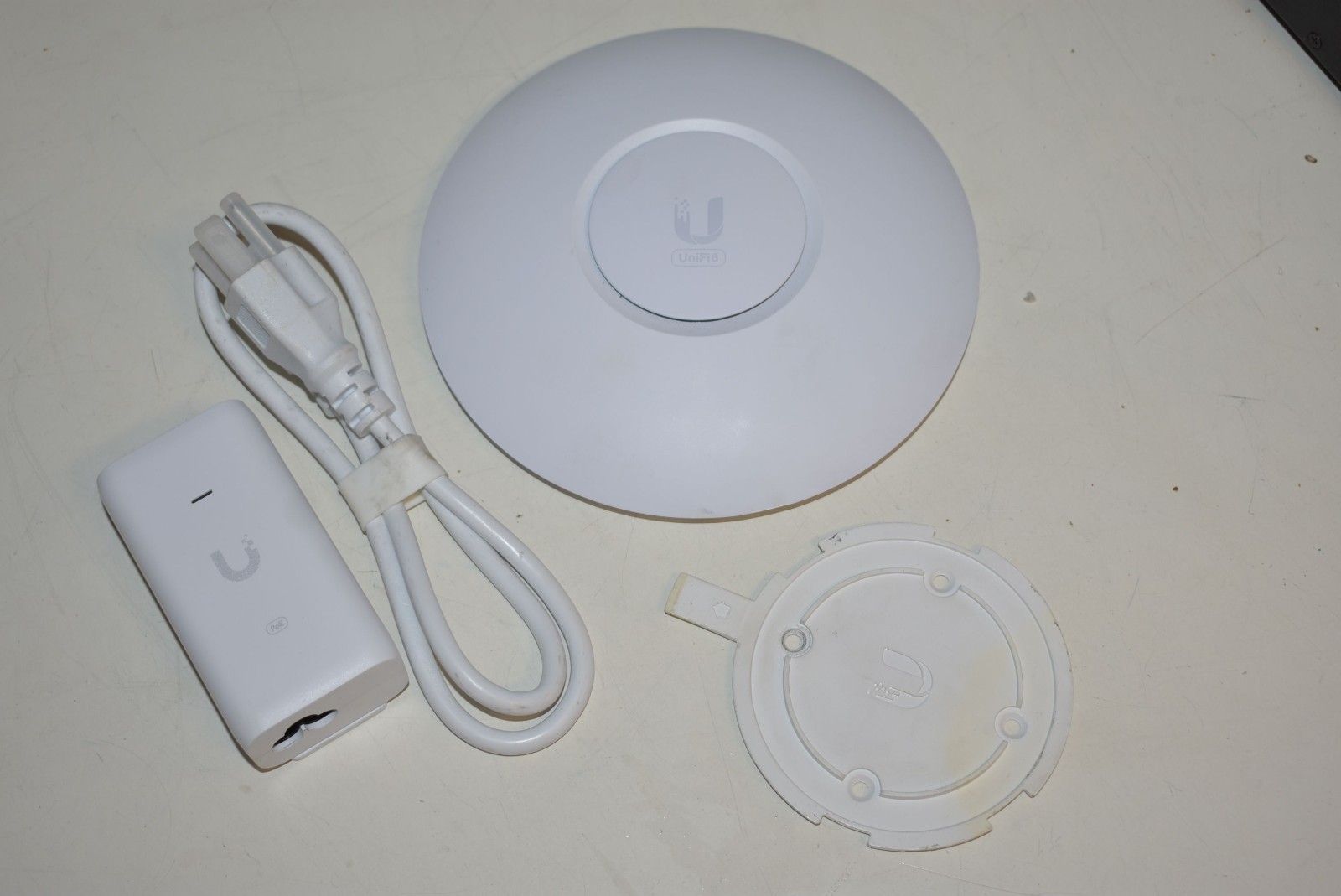 UBIQUITI UNIFI 6 LITE U6-LITE 802.11ax WI-FI 6 ACCESS POINT AP W/BRACKET & INJ