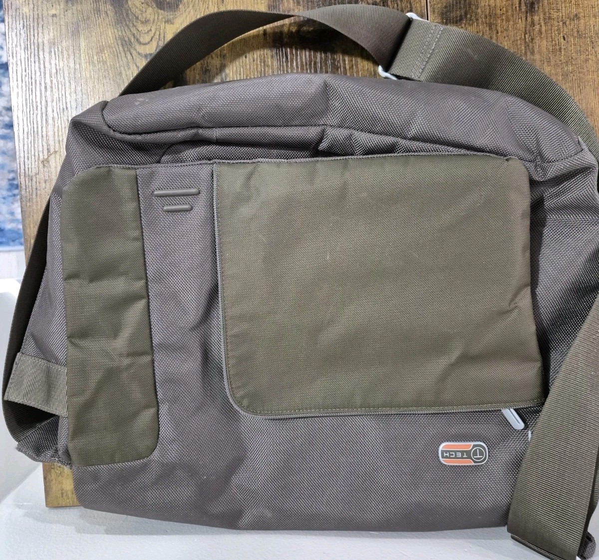Tumi T-Tech Essential Gear Green Laptop Messenger Bag - Preowned Shoulder Strap