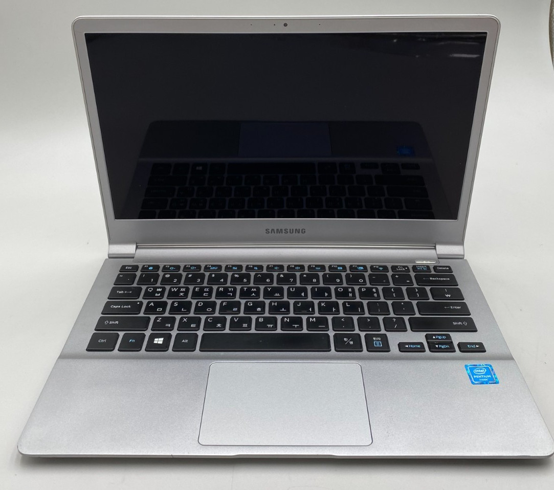 Samsung Notebook 9 13.3" Pentium 4405U 2.1GHz 128GB SSD 4GB DDR3 Silver Laptop C