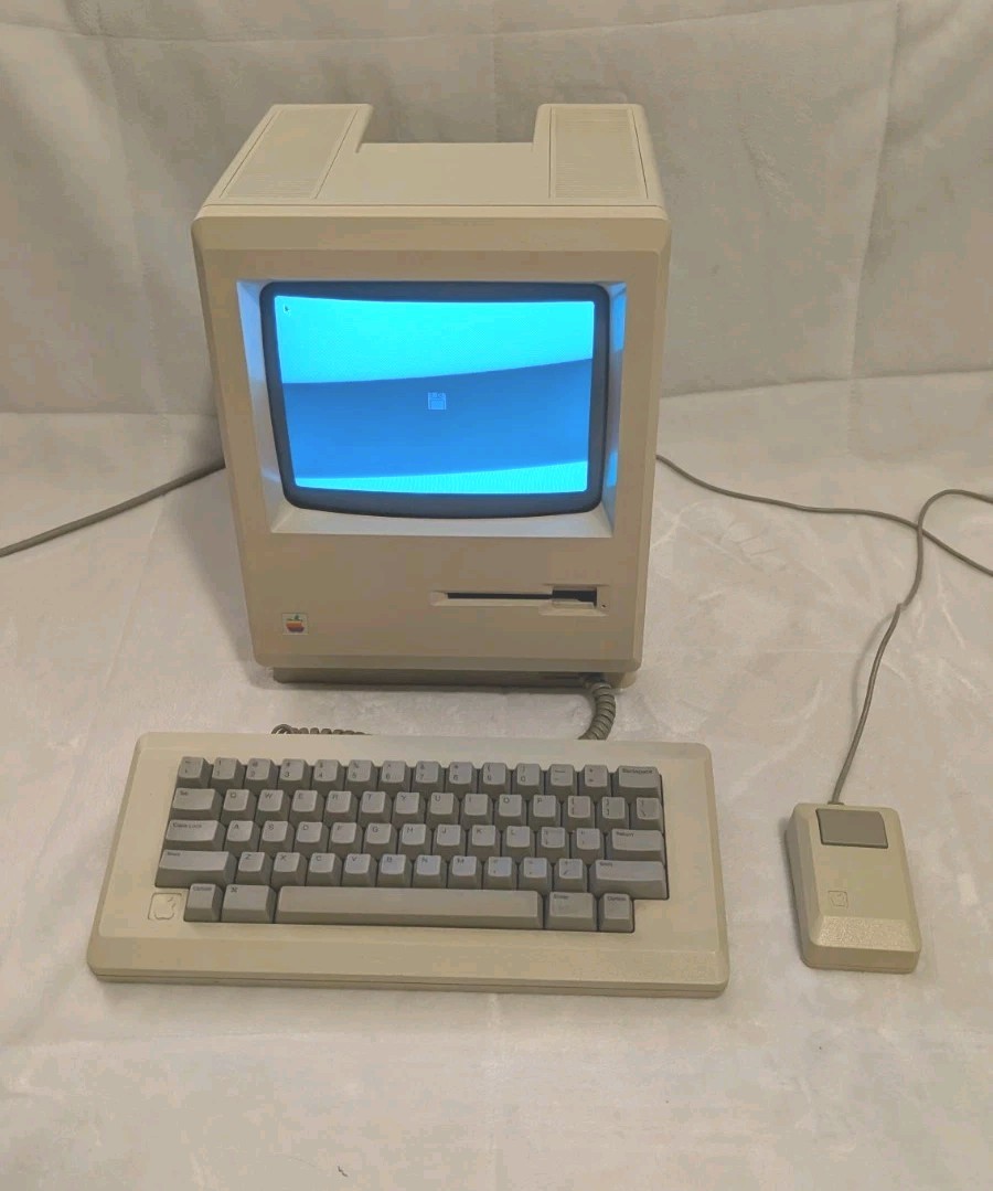1984 APPLE MACINTOSH 128K  Original Model M0001 With Keyboard and Mouse 